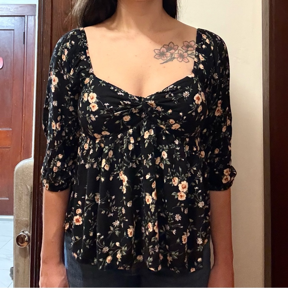 American Eagle Twist Front Black Floral Peasant Blouse
